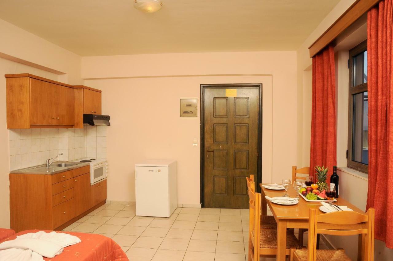 Stella-Katrin Hotel Platanes  Buitenkant foto