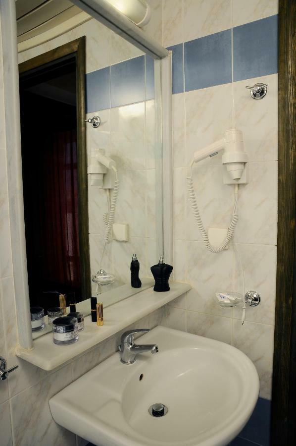 Stella-Katrin Hotel Platanes  Buitenkant foto